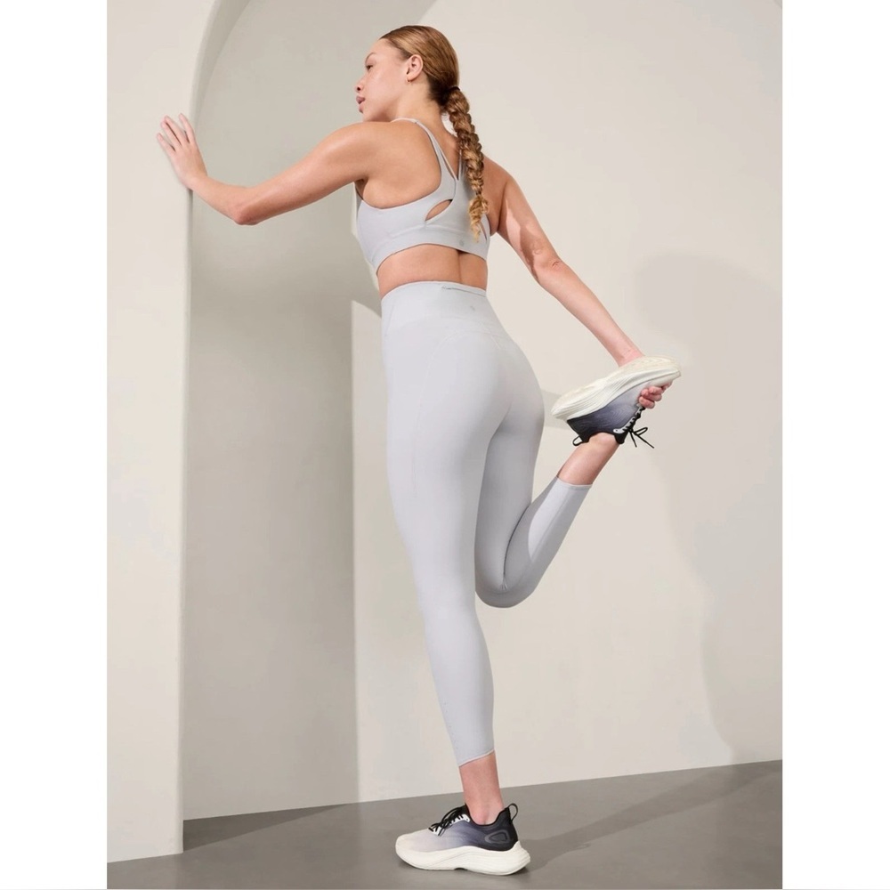 Athleta Light Gray 7/8 Pacesetter Legging